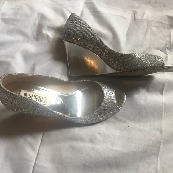 BADGLEY MISCHKA “AWAKE” - Picture 14 of 16